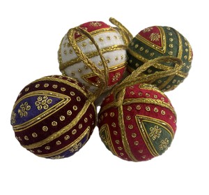 Adornos Navideños de Terciopelo Zardozi Elegantes y de Lujo – Adornos Bordados a Mano con Estilo Mughal, Decoración Colgante - Product Image 5
