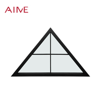 Fenêtre triangulaire personnalisable avec grille décorative, fenêtre fixe moderne pour rénovation de grenier de villa