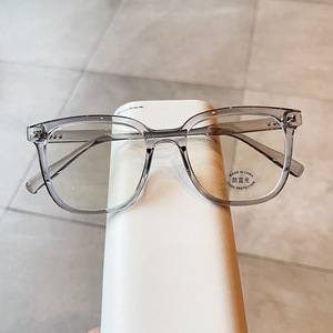 Gafas de Sol Cuadradas para Mujer Qianai, Montura Completa Tr90, Lentes Anti Luz Azul, Remaches Punteados Irregulares S2 30116 - Product Image 3