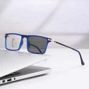 Gafas de Lectura Multifocales Fotocromáticas con Protección Anti Luz Azul, Diseño Cuadrado Vintage 2025 para Hombre y Mujer - Product Image 1