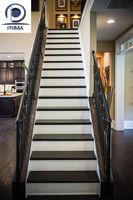 Escalier intérieur sur mesure, design d'escalier flottant, marches en bois modernes, garde-corps en verre trempé pour projets résidentiels de villas