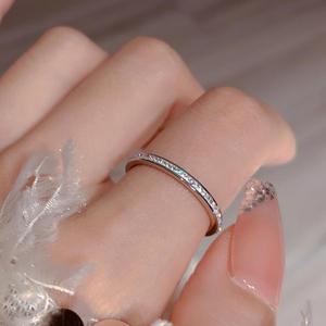 Anillo de titanio y acero con diseño de estrella y diamantes, joyería de moda para mujer, accesorios versátiles, estilo fresco y moderno. - Product Image 2