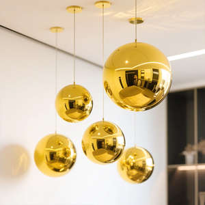 200 मिमी शानदार हाई-एंड हस्तनिर्मित इलेक्ट्रोप्लेटेड स्टेनलेस स्टील गोल्डन चमकदार लटकाने सजावटी बॉल मिरर - Product Image 5