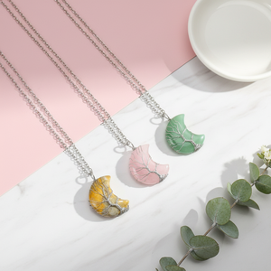 Vente en gros de pendentifs en cristal naturel en forme de lune et de cœur, pierre de cristal de guérison, arbre de vie enroulé pour collier de bricolage, cadeau de bijoux - Product Image 2