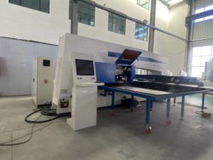 Hoàn toàn tự động CNC cho ăn thủy lực điện servo tháp Punch máy 300mm Thiết bị xử lý thủng - Product Image 2