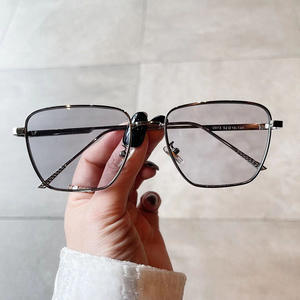 Lunettes de soleil Qianai en métal, monture carrée, UV400, pour femmes, à la mode, couleur or, verres PC, type 3 - Product Image 2