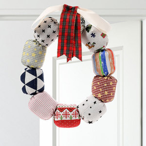 Nouvelle couronne de Noël en tissu pour décoration de porte, couronne en tissu, nœud, fournitures de décoration pour hôtels et centres commerciaux - Product Image 1