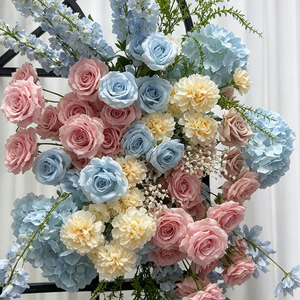 Arrangement de fleurs artificielles bleu doux et rose blush pour la décoration de fond de cérémonie de mariage romantique - Product Image 3