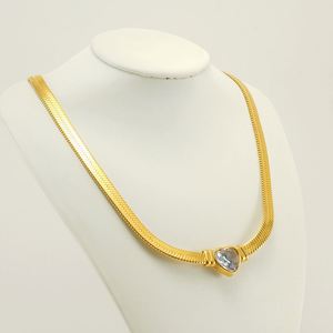 Collier ras du cou transfrontalier, photos de produits professionnelles fiables, protection UV, plaqué or 18 carats - Product Image 3