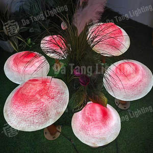 Lampe LED en forme de champignon à thème festif pour les fêtes de jardin et les célébrations en plein air - Product Image 6
