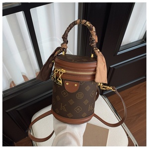 Sac fourre-tout en cuir PU de haute qualité, de style bohème, pour femmes, sac à bandoulière tendance, fermeture éclair, imperméable, logo personnalisé - Product Image 3