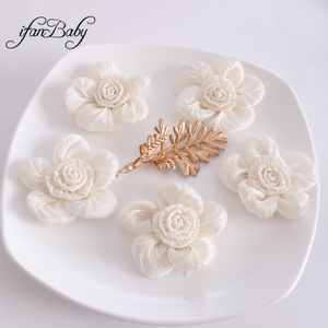 Nuevo accesorio para el cabello floral Rosa Centro enrollado de tela suave de 6CM con nuevas rosas centrales enrolladas - Product Image 3
