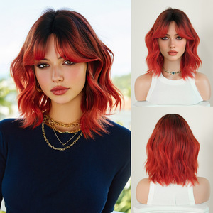 Peluca de Fibra Sintética Ondulada y Rizada Roja Nova de 14 Pulgadas para Mujer con <span class=keywords><strong>Flequillo</strong></span> Estilo Ocho para Uso Diario - Product Image 2