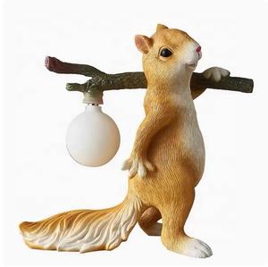 โคมไฟตั้งโต๊ะรูปกระรอก ดีไซน์สร้างสรรค์ยอดนิยมจากต่างประเทศ สำหรับตกแต่งห้องเด็ก - Product Image 1