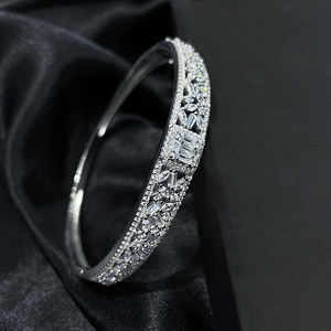 Edle Schmuckstücke 925 Silber Voll Besetzt mit Zirkonia Hohles Spitzenmuster 5A Zirkon CZ Armreif Verstellbares Armband Bling Bling Damenschmuck - Product Image 3