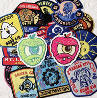 2025 vastes cadeaux vêtement sergé tissu conception chaude Logo personnalisé fer sur broderie Badges patchs brodés pour chapeaux vêtements
