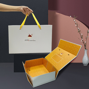 luxury custom logo printing textured glossy magnetic garment paper packaging with handle gift boxes for clothes