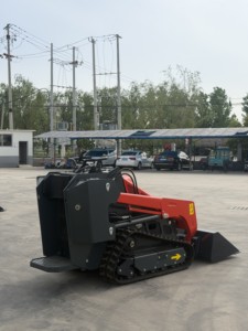 Mini-chargeuse compacte avec bras télescopique hydraulique, tête de broyage forestier, tarière, mélangeur et <span class=keywords><strong>godet</strong></span> 4-en-1, disponible en promotion - Product Image 4