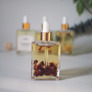 Vente en gros d'huile essentielle de rose, de romarin, d'osmanthus et de <span class=keywords><strong>jasmin</strong></span>, marque privée OEM ODM, massage facial anti-âge aromatique - Product Image 1