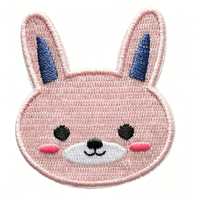 Op maat gemaakte schattige konijnen- en bunny-borduursels op vlies, strijkbaar, cartoon dierenbadge, canvas stof, kleding, jassen