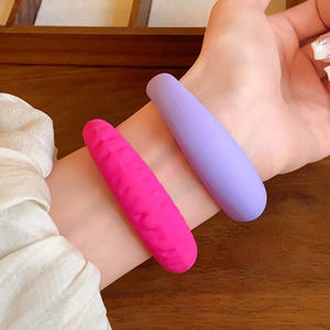 Bracelet mat géométrique en acrylique pour femmes forme irrégulière manchette de mode minimaliste empilable bonbon de bras élégant pour un usage quotidien - Product Image 4