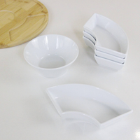 Ensemble de service moderne en porcelaine blanche, plateau rond en bois, bol en céramique en forme d'éventail, plat à bonbons cerise macaron pour la maison, la cuisine, les fêtes, les cadeaux