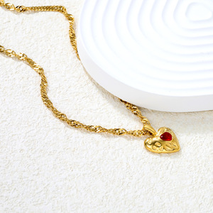 Collar con colgante chapado en oro en forma de corazón con piedra roja para mujer, joyería de regalo - Product Image 2
