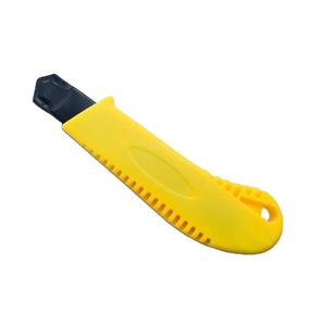 سعر منخفض 18 ، أداة قطع الورق المكتبي ، شفرة معدنية واسعة ، بلاستيكية اقتصادية قابلة للسحبها - Product Image 2