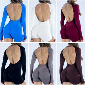 Combinaison Courte Moulante à Manches Longues et Dos Nu pour Femme – Tenue de Yoga et Fitness Ajustée – Vêtement de Sport Une Pièce Personnalisable - Product Image 4