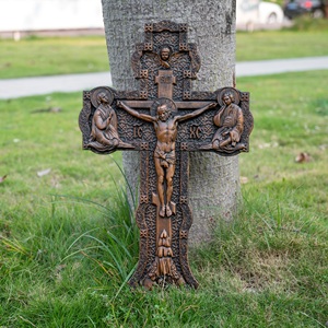 Cruz de Pared de la Sagrada Familia Ortodoxa, Cruz de Jesús Tallada a Mano con Iconos de María y Juan, Decoración de Iglesia en Madera Tono Dorado - Product Image 5