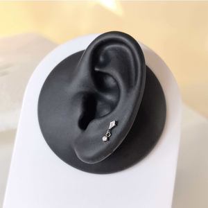 瑞謹ジュエリー ASTM F136 チタン合金スタッドピアス ゴールド レディースピアス 内ネジ ジルコンピアス - Product Image 3
