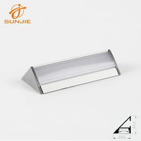 Profilé en aluminium LED triangulaire anodisé argent de bonne qualité, extrusion LED suspendue avec diffuseur en polycarbonate pour bande lumineuse