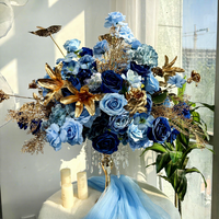 Dkb Koningsblauwe Kunstmatige Bloemenbal Decoratieve Blauwe Roos En Gouden Lelie Ontwerp Bloemstuk Voor Bruiloft Bloemenlay-Out