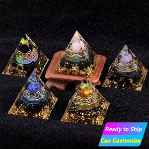 Venta al por mayor energía curativa natural cuarzo cristal orgón pirámide doce constelaciones grava pirámide acero anillo artesanía ornamento - Product Image 1