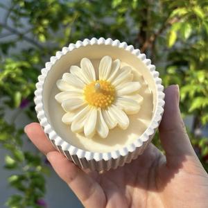 Bougie à la camomille en pot en plâtre, cire de soja, parfum pêche blanche et Oolong, cadeau créatif, vente en gros, <span class=keywords><strong>atelier</strong></span> DIY, bougies en forme de fleur - Product Image 1