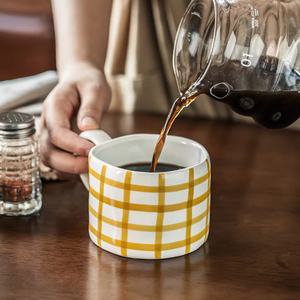 Tasse en céramique à carreaux avec anse, tasse à café ou à thé créative de 300 ml, portable pour la maison ou le bureau, vente en gros - Product Image 4