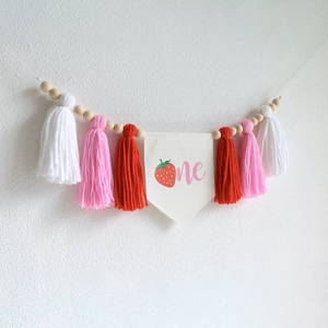 Strawberry 1st Birthday High Chair Banner Sweet One Tassel Guirlande pour fille 1st Birthday Berry Sweet Highchair Banner Sweet - Product Image 1