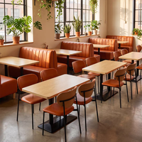 Ensemble de banquettes orange modernes pour restaurant, avec bancs rembourrés en PU, table en bois et chaises à structure métallique, pour projet de café