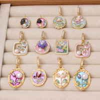 Pendentif fleur style peinture à l'huile Monet, peint à la main, perle d'eau douce, breloques de collier en cuivre haut de gamme