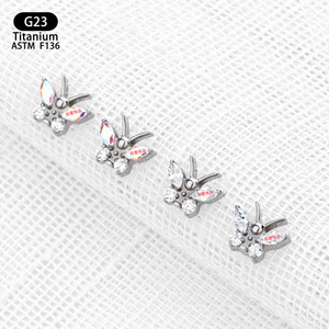 Pendientes de Mariposa de Titanio G23 de 6.8mm con Circonita Blanca AB y Engaste de Garras para Piercing Corporal - Product Image 3