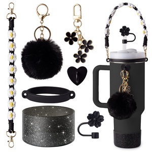 Nouveaux accessoires pour tasses : Pendentif corde de transport, Capuchon de paille en silicone motif fleur, Chaîne avec pendentif boule en peluche, Décoration de tasse. Sans tasse ni paille. - Product Image 2