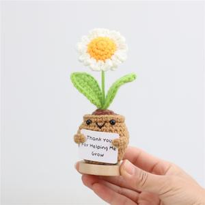 Ornement d'encouragement en coton fait main au crochet, motif tournesol pour la Saint-Valentin, crocheté à la main, doux, motif abeille, DIY - Product Image 2