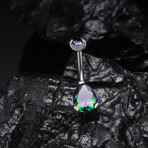 Anneau de nombril en titane G23 avec barre incurvée et incrustation de CZ ou d'opale en forme de goutte d'eau |   Bijoux de piercing au nombril hypoallergéniques pour femmes et hommes - Product Image 2