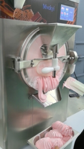 เครื่องทำไอศกรีมแบบแบทช์ฟรีเซอร์ 32L-56L/H สำหรับขาย เครื่องทำไอศกรีมอุตสาหกรรม เครื่องทำไอศกรีมแบบตั้งโต๊ะเชิงพาณิชย์ - Product Image 3