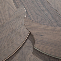 Parquet en noyer noir technique, motif feuille brun foncé, fournisseur de parquet à joint mâle et femelle