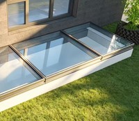 Fenêtre de toit automatique moderne en alliage d'aluminium à double vitrage Low-E pour escalier et sous-sol, personnalisable OEM