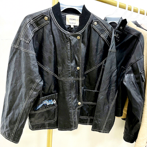 <span class=keywords><strong>เสื้อ</strong></span>โค้ทเทรนช์<span class=keywords><strong>หนัง</strong></span><span class=keywords><strong>แท้</strong></span>คุณภาพสูงแบบลำลองมีซิปสำหรับผู้หญิง ขายส่งจากโรงงาน รวมเสื้อผ้ามือ<span class=keywords><strong>สอง</strong></span>แบบคละ - Product Image 1