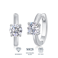 Boucles d'oreilles créoles en argent sterling 925 avec moissanite 1 carat pour femme, boucles d'oreilles solitaires Huggie en moissanite taille brillant rond 0,5 carat