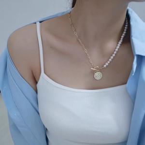 Collier avec pendentif en perle d'eau douce naturelle, style rétro simple, boucle OT, chaîne claviculaire, cadeau idéal pour les meilleures amies, pour les filles tendance - Product Image 1