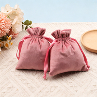 Petite pochette en velours personnalisée avec ruban en satin, sac à cordon en velours doux pour bijoux, emballage cadeau